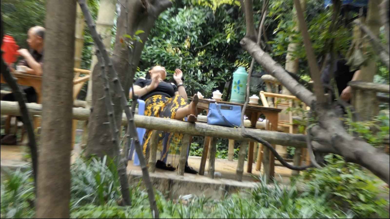 streetsnapnylon[00 00 17][20181208 233904 3]